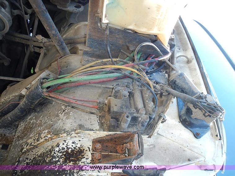 image for item I3613 1994 Ford LT8000 dump truck