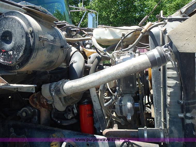 image for item I3613 1994 Ford LT8000 dump truck