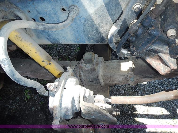 image for item I3613 1994 Ford LT8000 dump truck