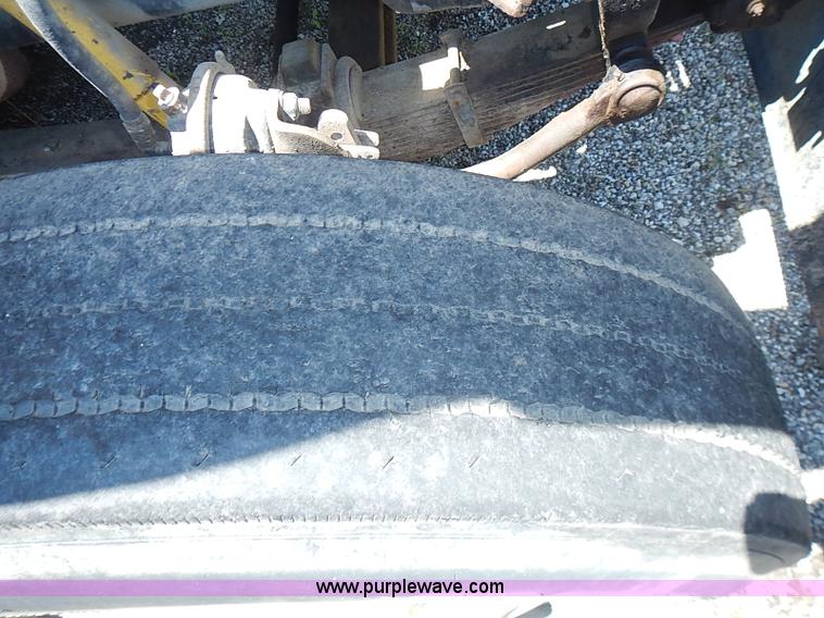 image for item I3613 1994 Ford LT8000 dump truck