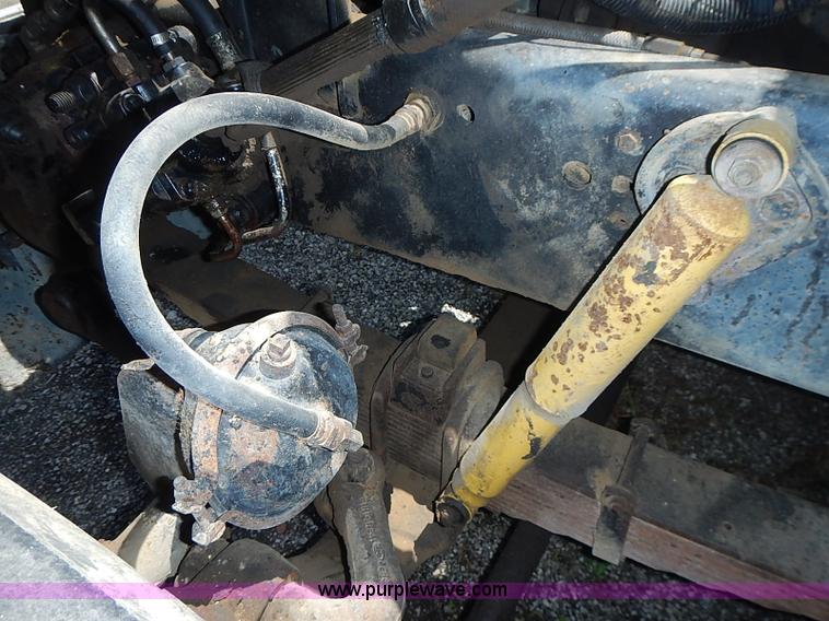 image for item I3613 1994 Ford LT8000 dump truck