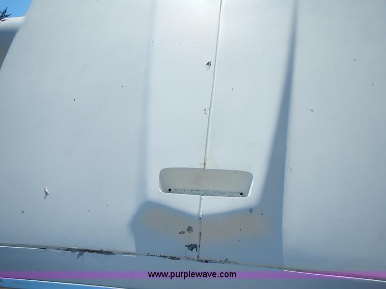 image for item I3613 1994 Ford LT8000 dump truck