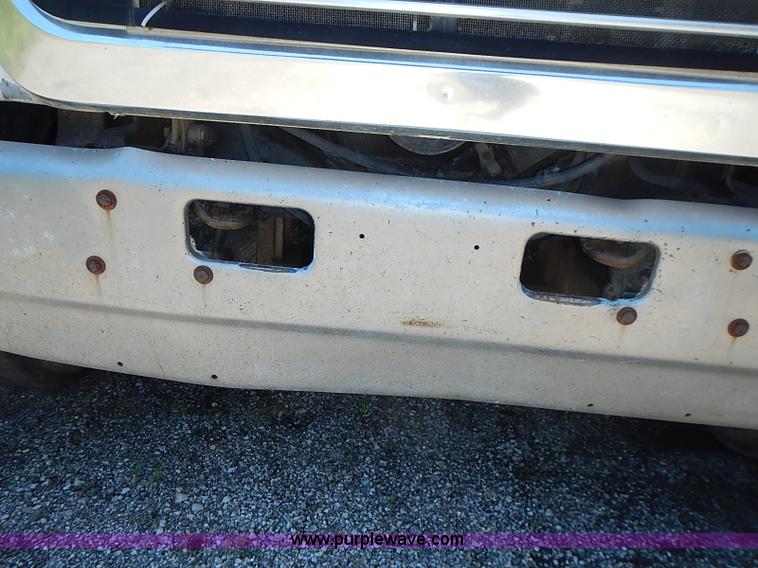 image for item I3613 1994 Ford LT8000 dump truck