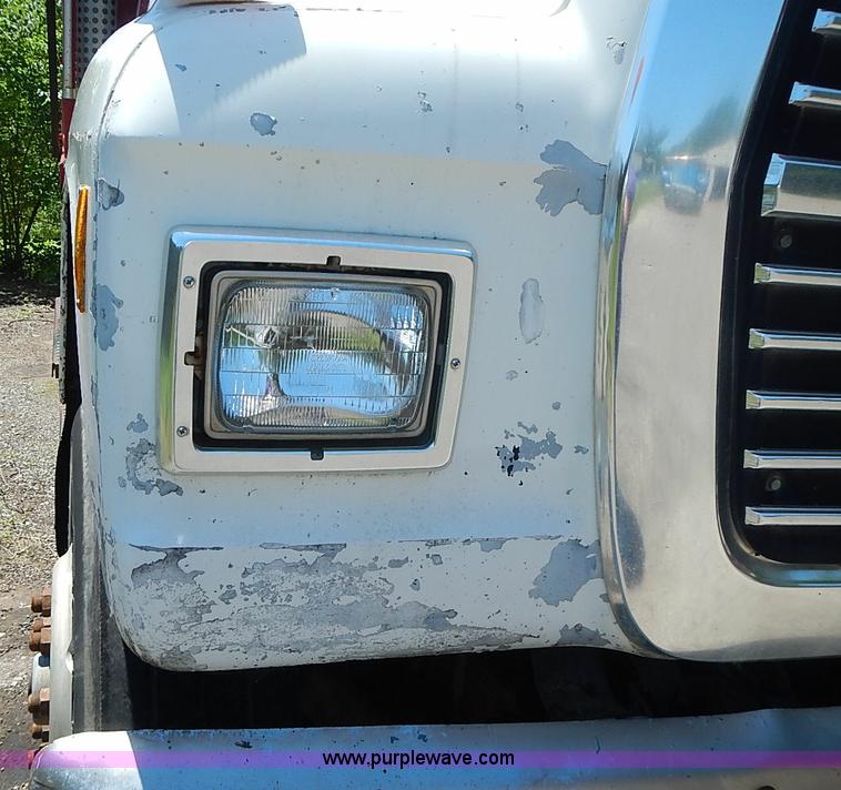 image for item I3613 1994 Ford LT8000 dump truck