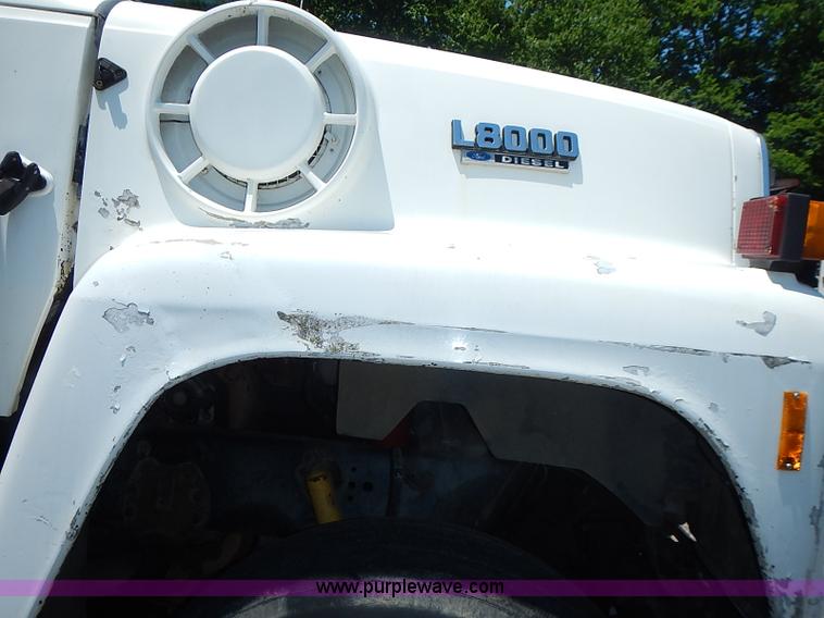 image for item I3613 1994 Ford LT8000 dump truck
