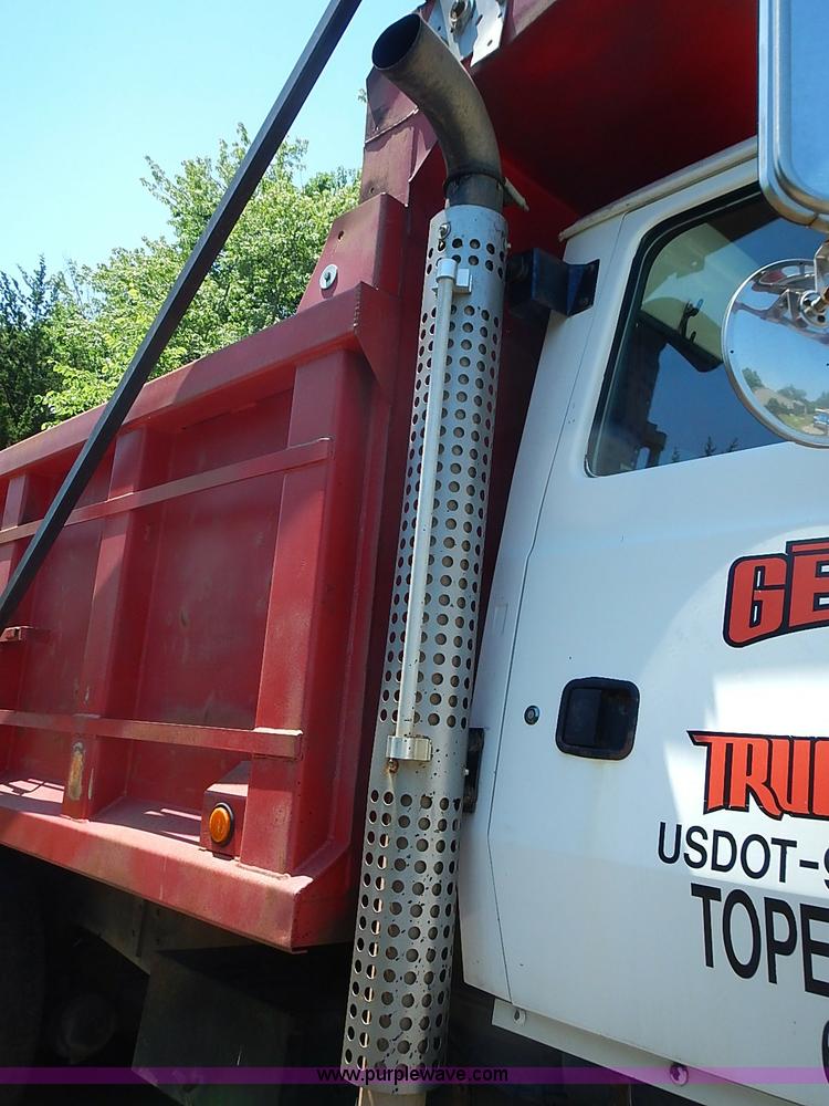 image for item I3613 1994 Ford LT8000 dump truck