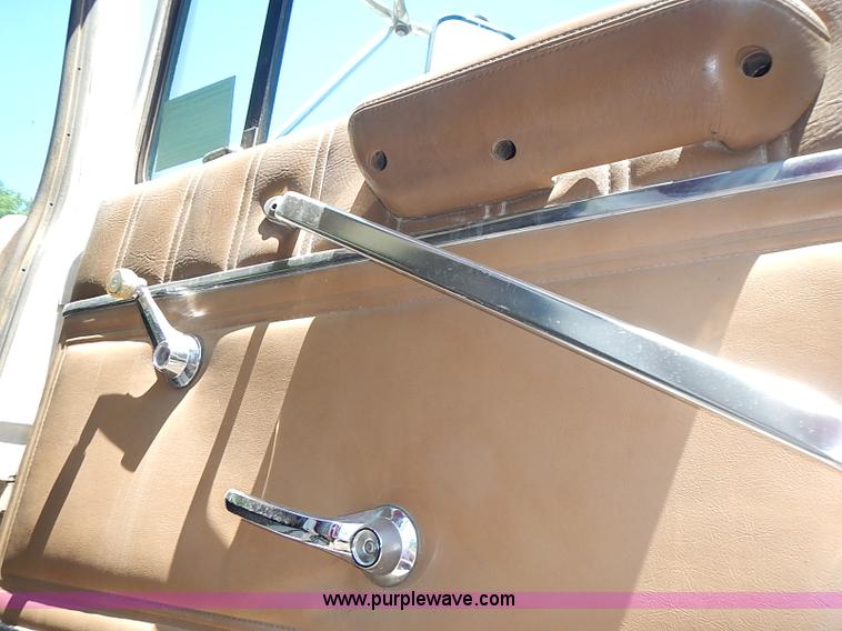 image for item I3613 1994 Ford LT8000 dump truck