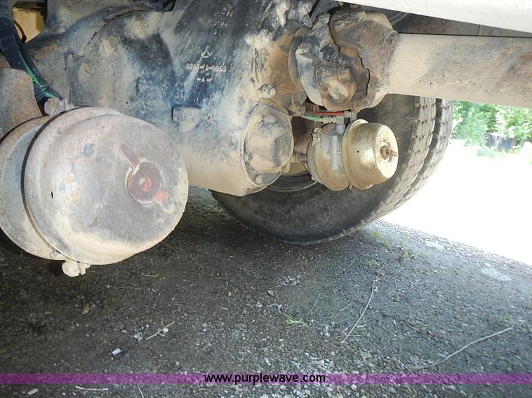 image for item I3613 1994 Ford LT8000 dump truck