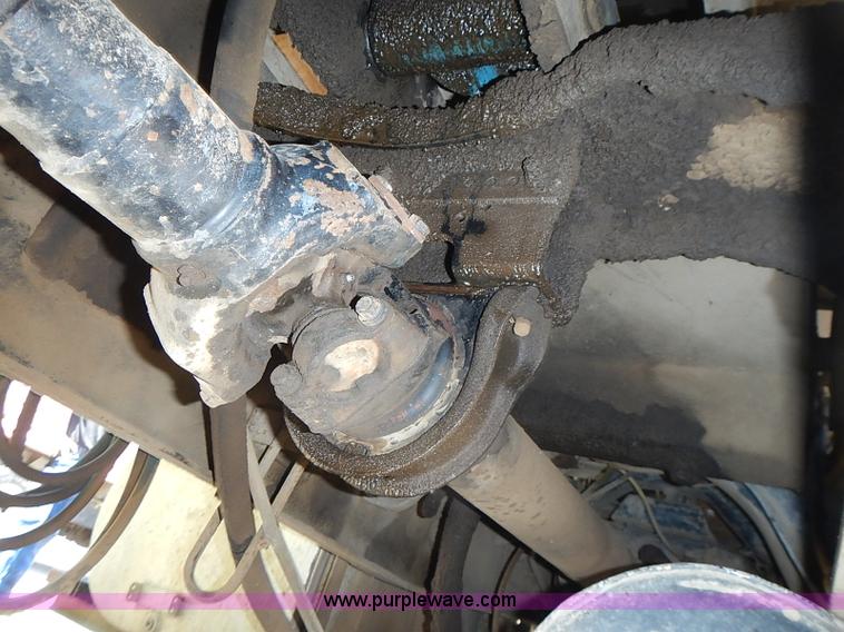 image for item I3613 1994 Ford LT8000 dump truck