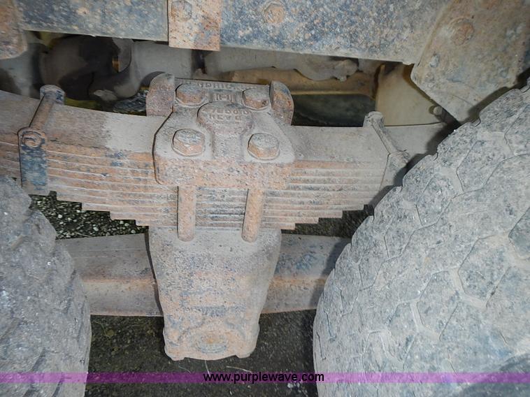 image for item I3613 1994 Ford LT8000 dump truck