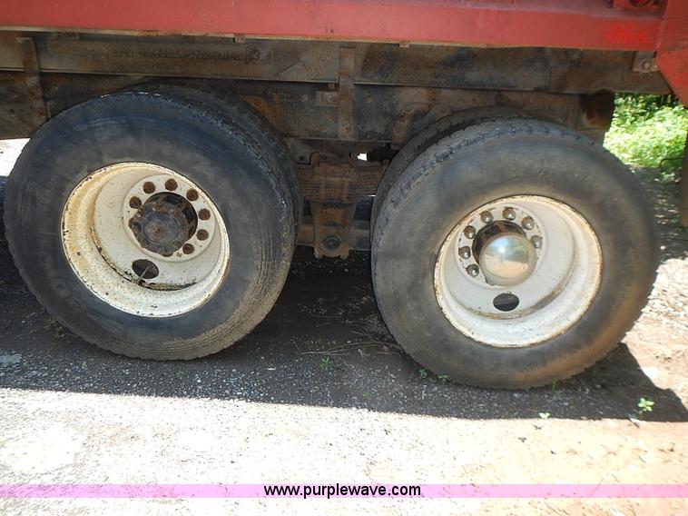 image for item I3613 1994 Ford LT8000 dump truck