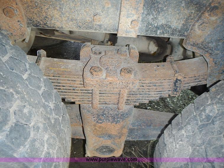 image for item I3613 1994 Ford LT8000 dump truck