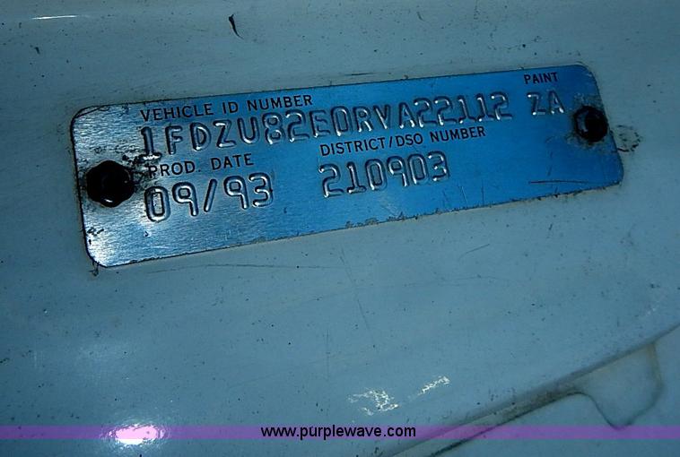 image for item I3613 1994 Ford LT8000 dump truck