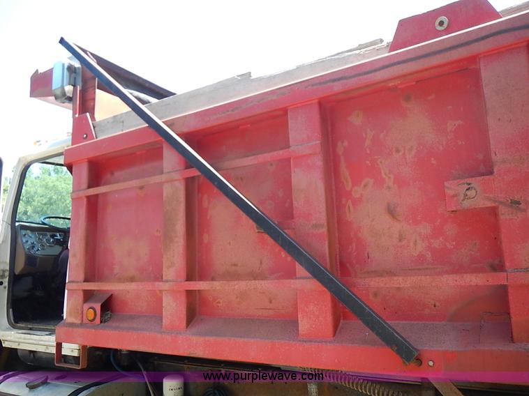 image for item I3613 1994 Ford LT8000 dump truck