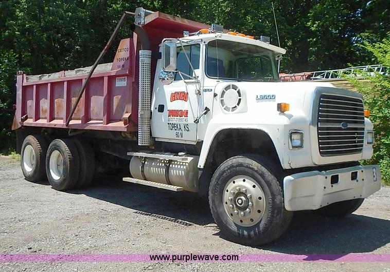 image for item I3614 1996 Ford LT9000 dump truck