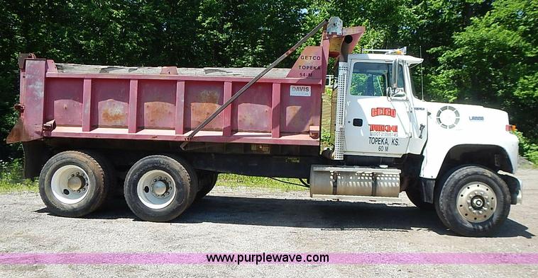 image for item I3614 1996 Ford LT9000 dump truck