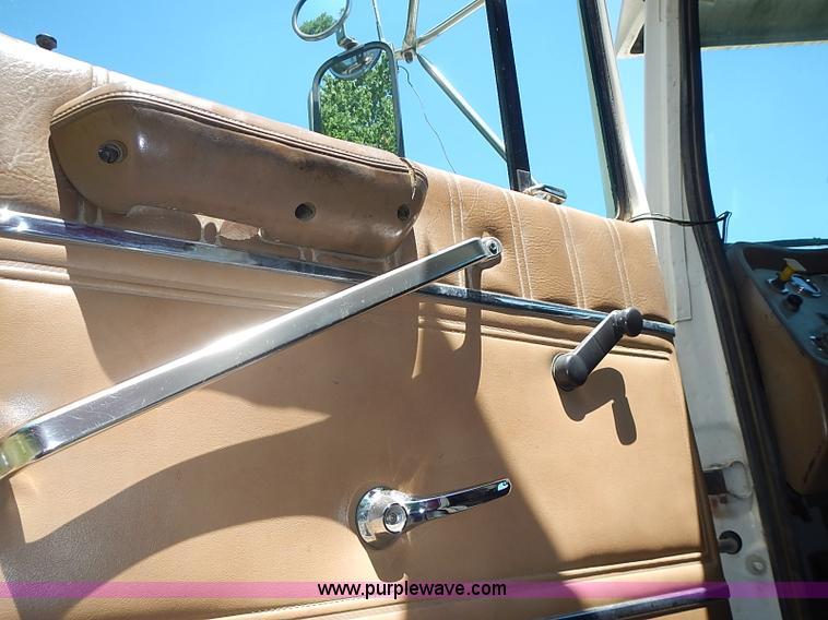 image for item I3614 1996 Ford LT9000 dump truck