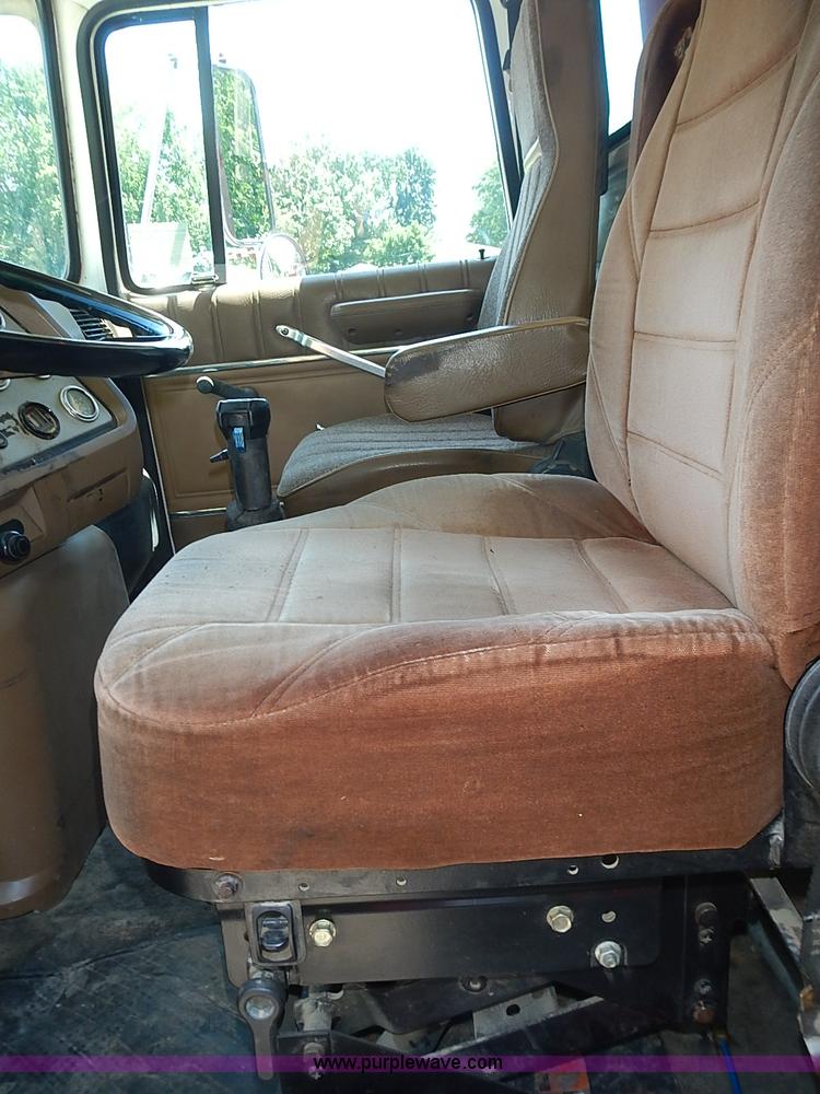 image for item I3614 1996 Ford LT9000 dump truck