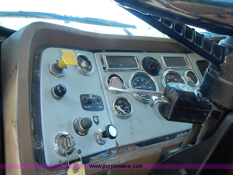 image for item I3614 1996 Ford LT9000 dump truck