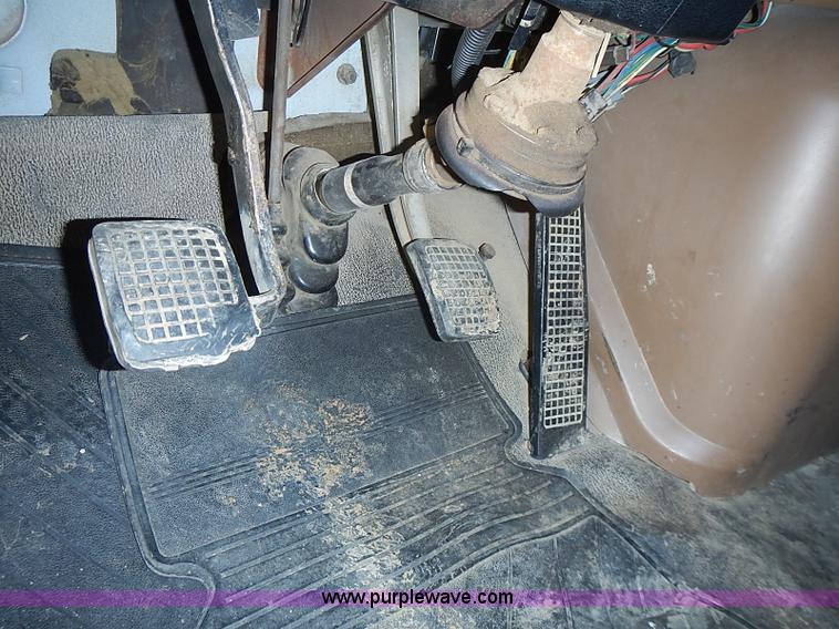 image for item I3614 1996 Ford LT9000 dump truck