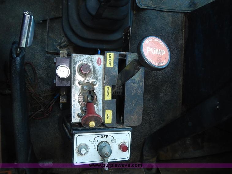 image for item I3614 1996 Ford LT9000 dump truck