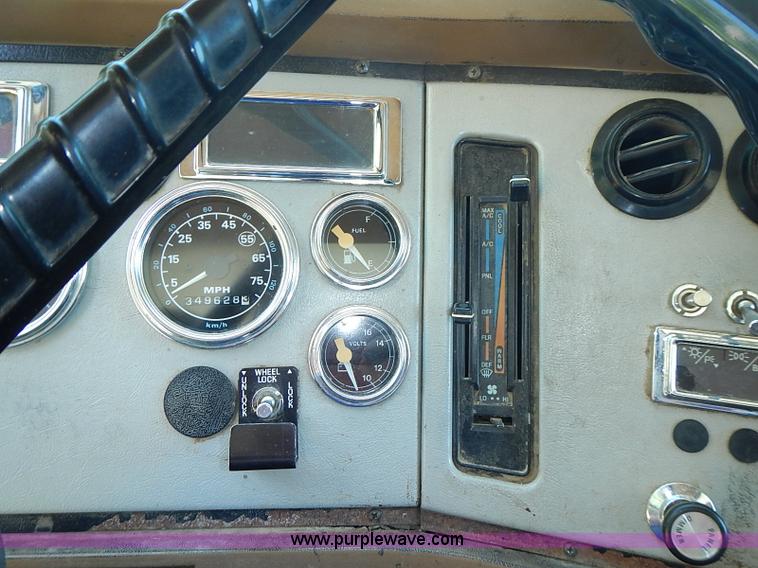 image for item I3614 1996 Ford LT9000 dump truck