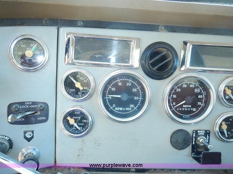 image for item I3614 1996 Ford LT9000 dump truck