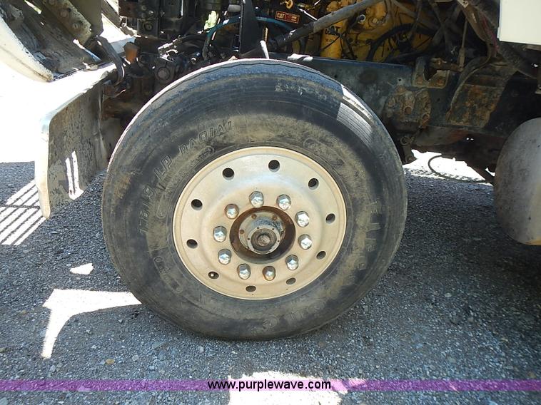 image for item I3614 1996 Ford LT9000 dump truck