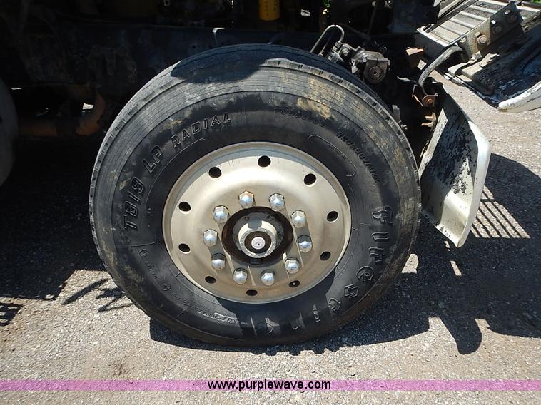 image for item I3614 1996 Ford LT9000 dump truck