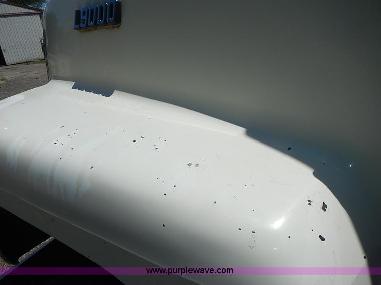 image for item I3614 1996 Ford LT9000 dump truck