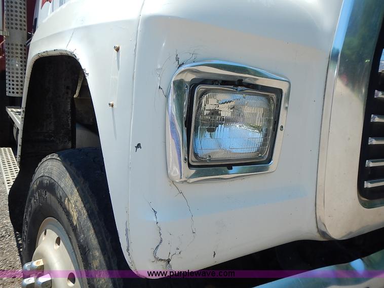 image for item I3614 1996 Ford LT9000 dump truck