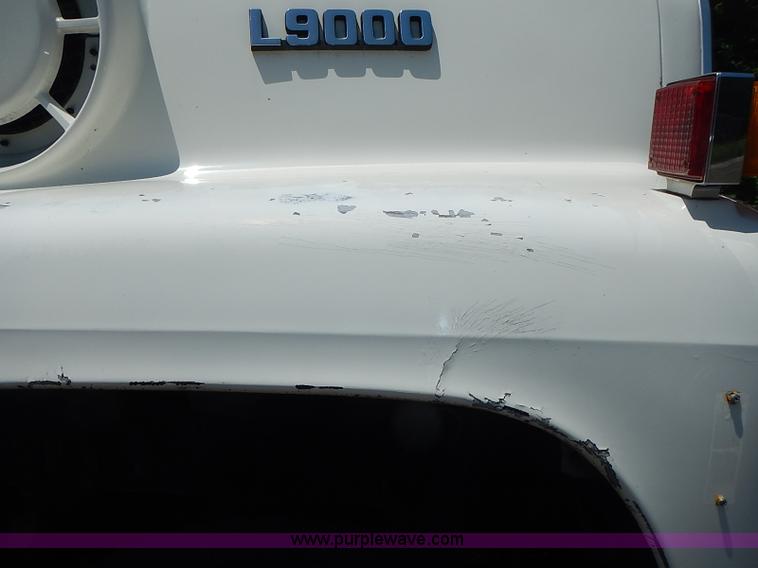 image for item I3614 1996 Ford LT9000 dump truck