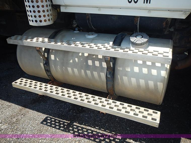 image for item I3614 1996 Ford LT9000 dump truck