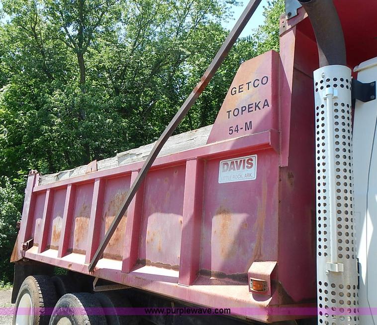 image for item I3614 1996 Ford LT9000 dump truck