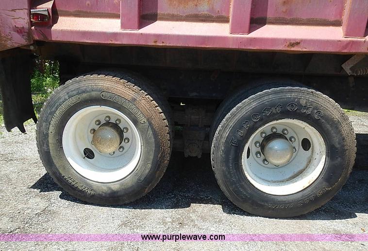 image for item I3614 1996 Ford LT9000 dump truck