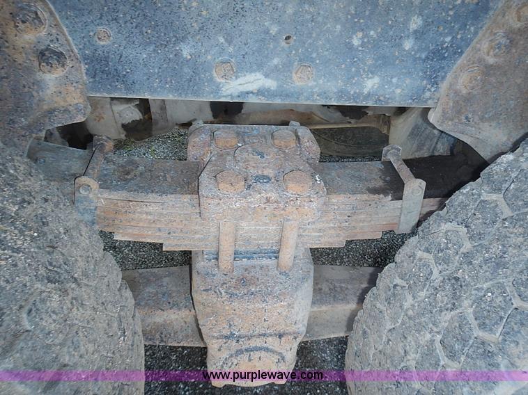 image for item I3614 1996 Ford LT9000 dump truck