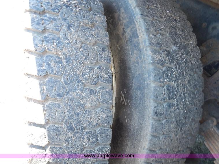 image for item I3614 1996 Ford LT9000 dump truck