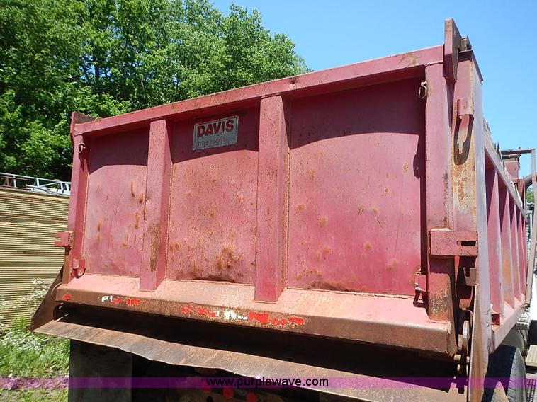 image for item I3614 1996 Ford LT9000 dump truck