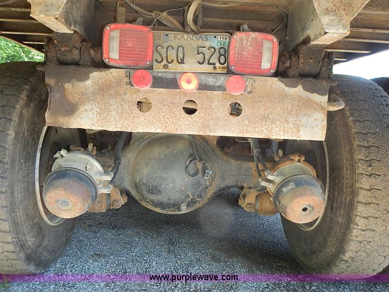 image for item I3614 1996 Ford LT9000 dump truck