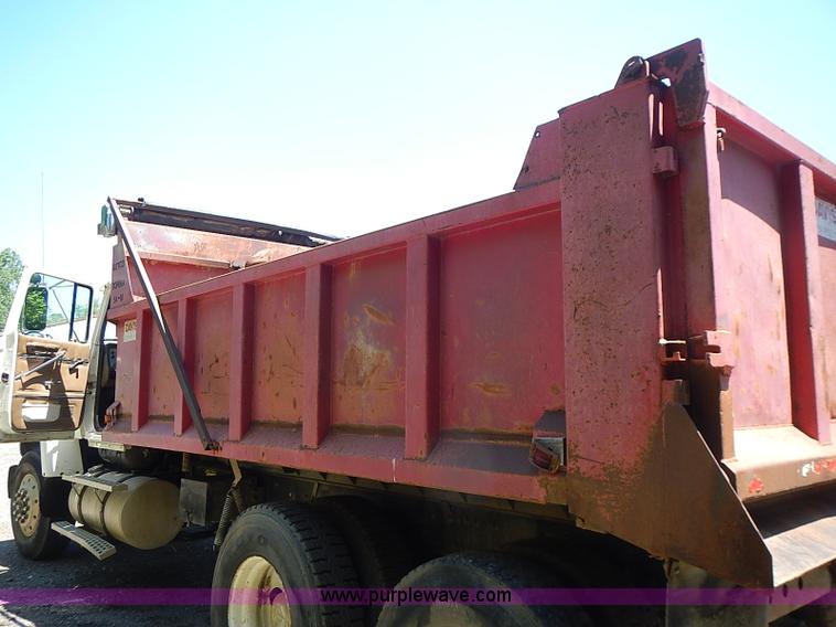 image for item I3614 1996 Ford LT9000 dump truck
