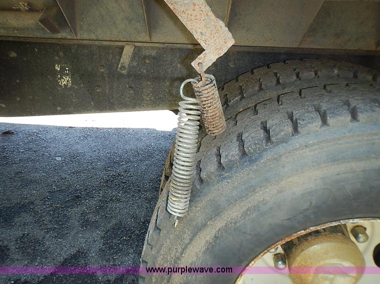 image for item I3614 1996 Ford LT9000 dump truck