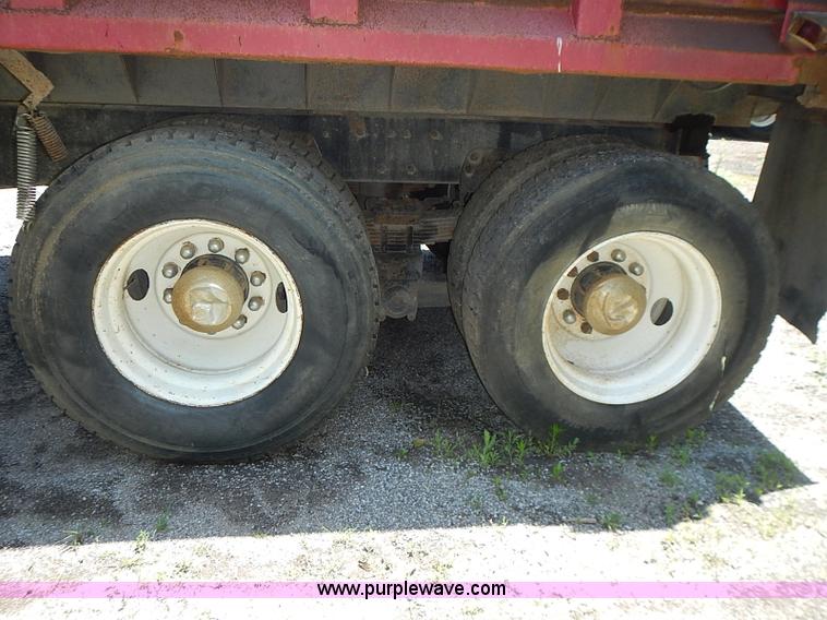 image for item I3614 1996 Ford LT9000 dump truck