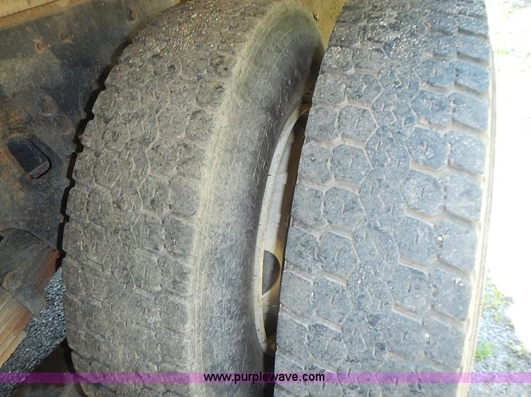 image for item I3614 1996 Ford LT9000 dump truck