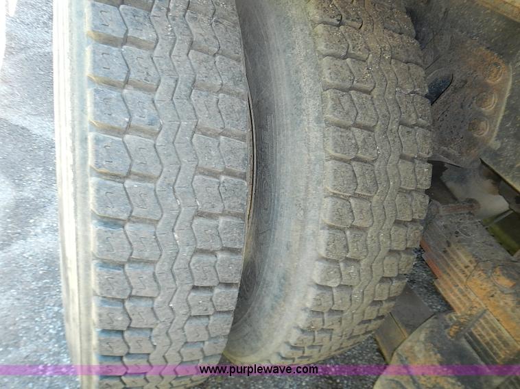 image for item I3614 1996 Ford LT9000 dump truck