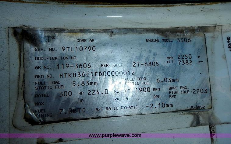 image for item I3614 1996 Ford LT9000 dump truck