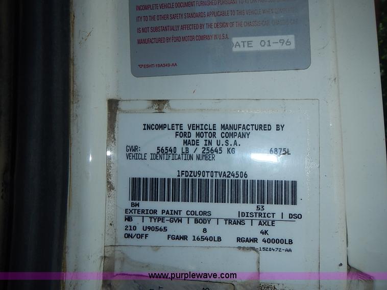 image for item I3614 1996 Ford LT9000 dump truck