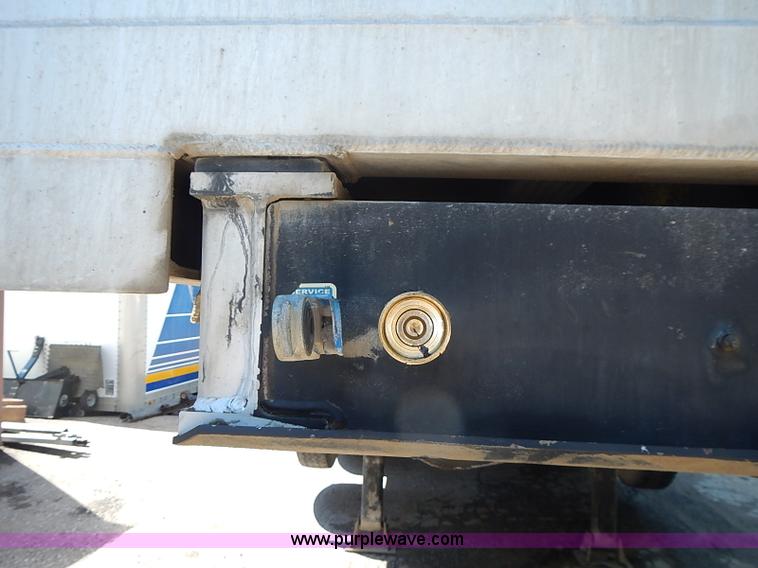 image for item I3615 2007 MAC 28' aluminum trailer