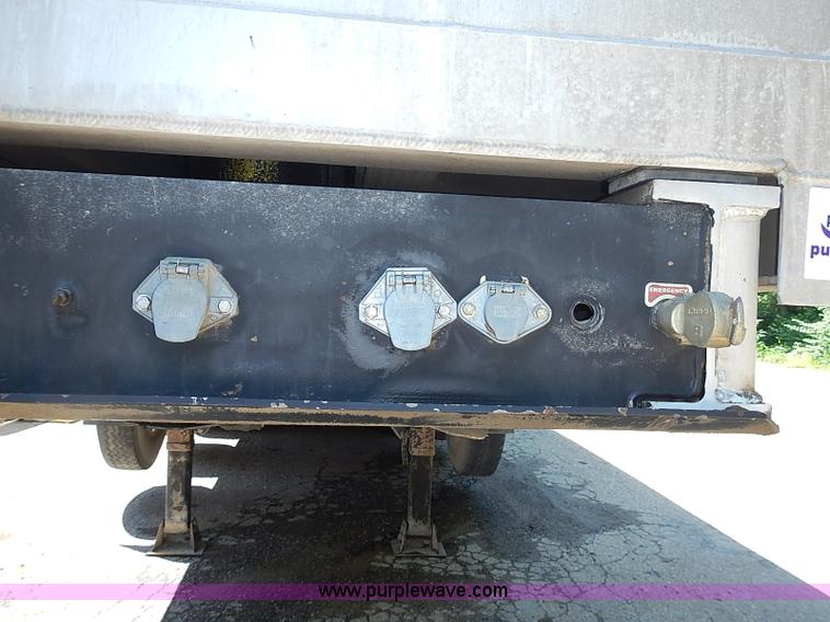 image for item I3615 2007 MAC 28' aluminum trailer