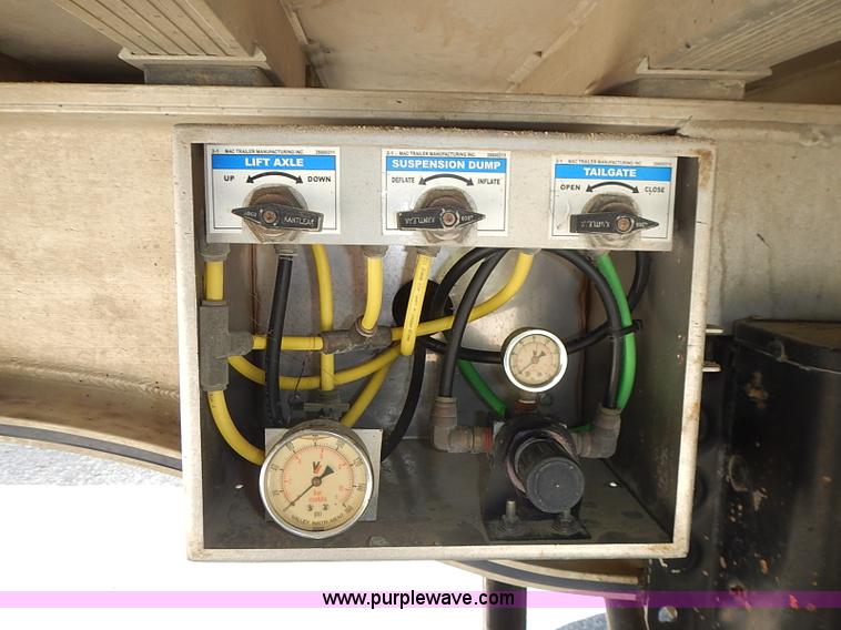 image for item I3615 2007 MAC 28' aluminum trailer