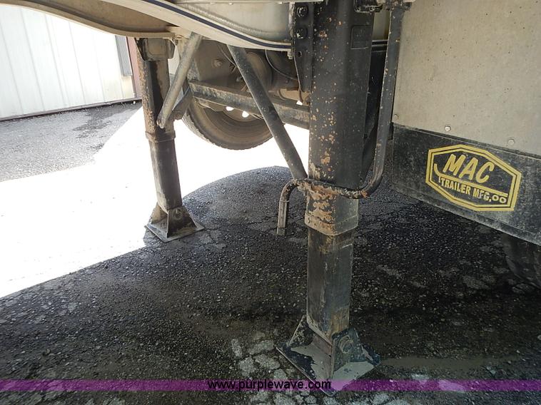 image for item I3615 2007 MAC 28' aluminum trailer